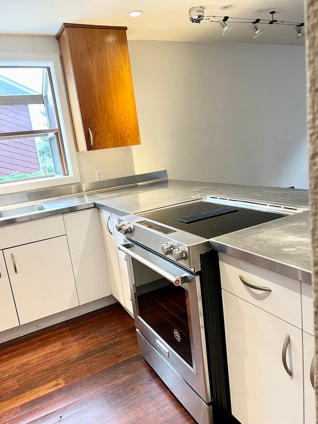 Gama más nueva (tiro descendente) - 25040 Lake Fenwick Rd