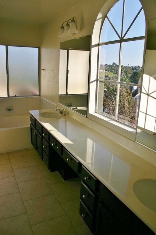 Building Photo - Desirable Rancho Del Oro Home