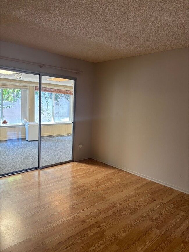 Foto del edificio - Spacious 2 Bedroom with Sunroom & Office 5...