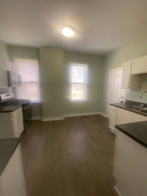 Building Photo - 1036 Oakwood Ave
