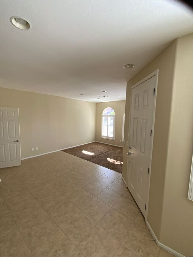 Building Photo - RISE CANYON DR