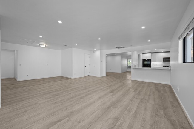 Building Photo - 6218 Pontiac St