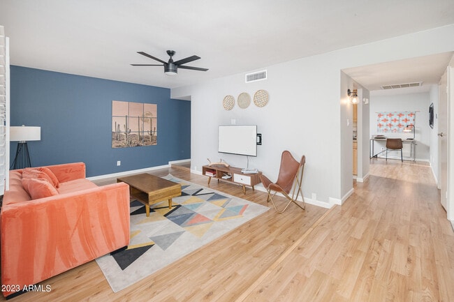 Building Photo - 1102 E Redondo Cir