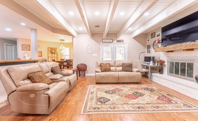 Foto del edificio - 117 Holly Hill Dr