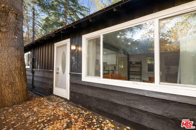 Building Photo - 993 Cameron Dr