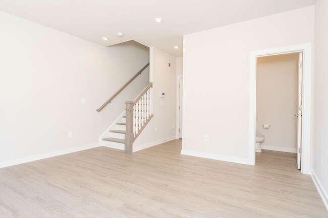 Building Photo - Newly Built 3 Bed 3 full Bath 2 half Bath ...