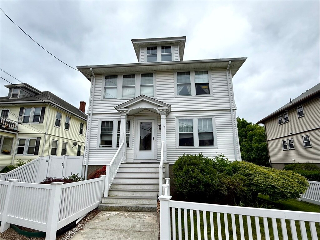 Foto principal - 78 Hunnewell Ave