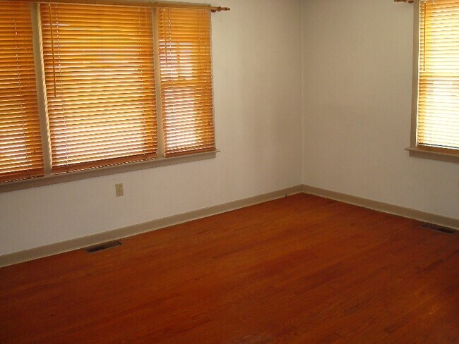 Foto del edificio - 119 W Colebrook St