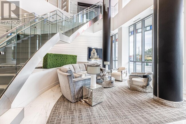 Building Photo - 9471 Yonge St