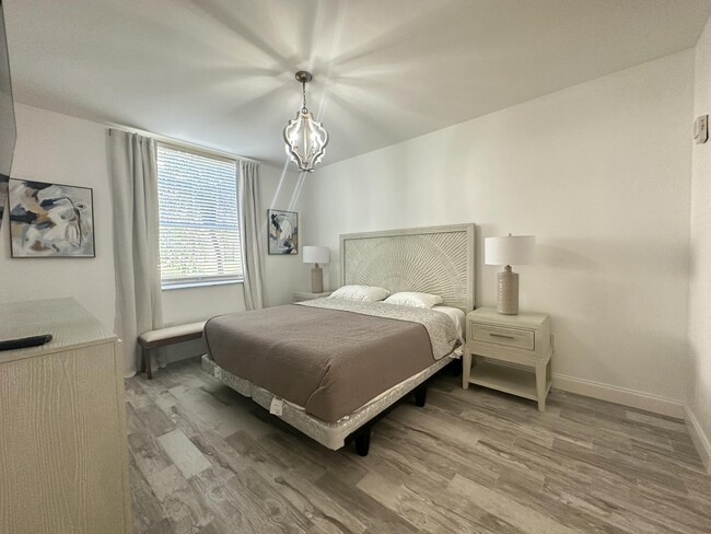 Building Photo - 630 S Sapodilla Ave