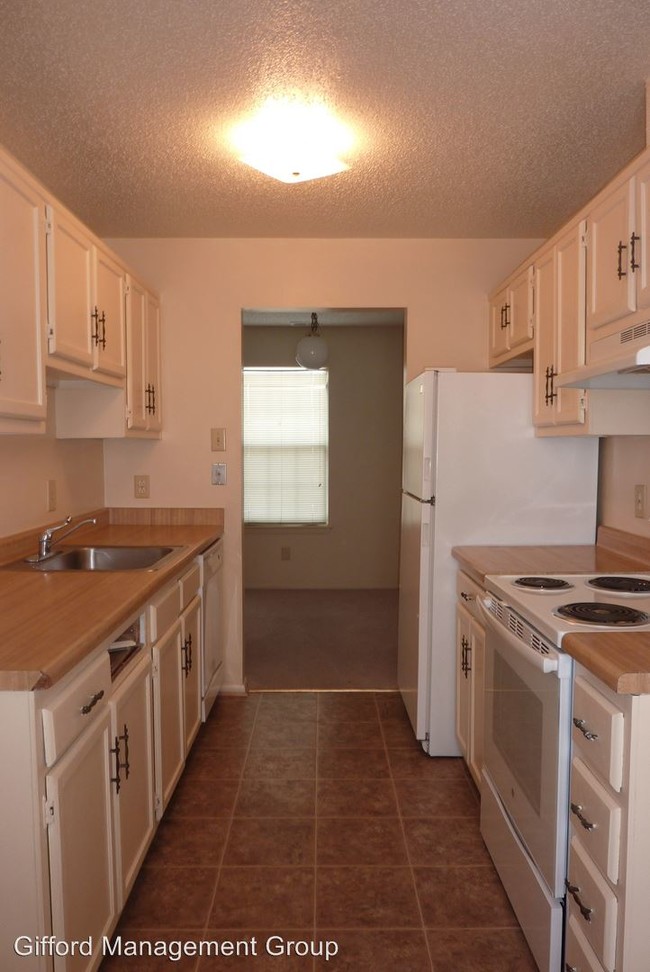 Building Photo - 2 br, 1.5 bath House - 3624 Sylvan Lane
