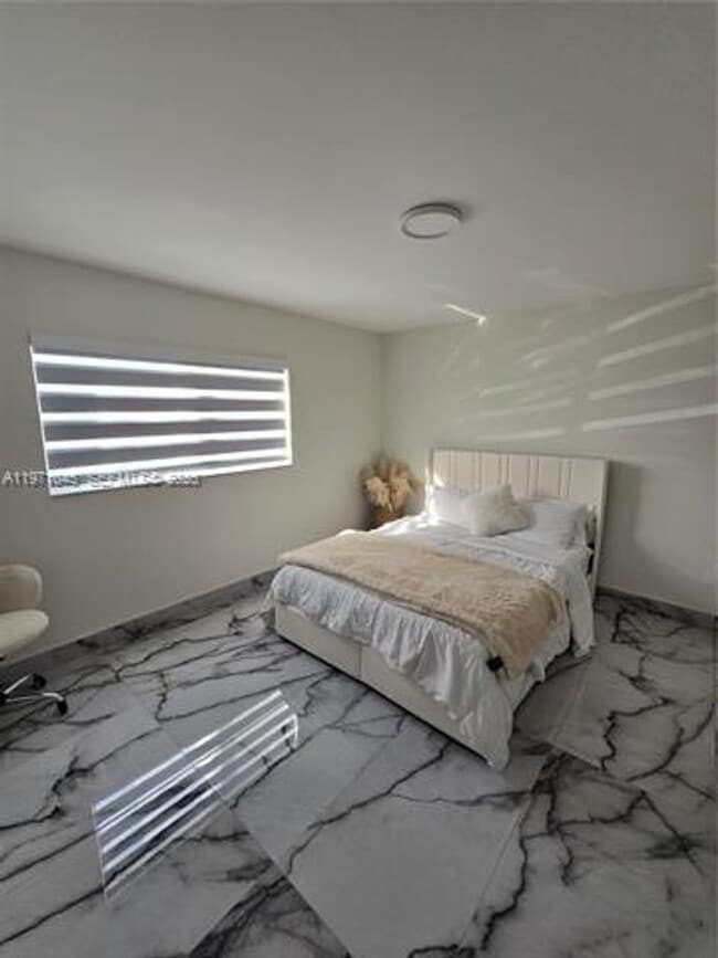 Building Photo - 869 W 37th St