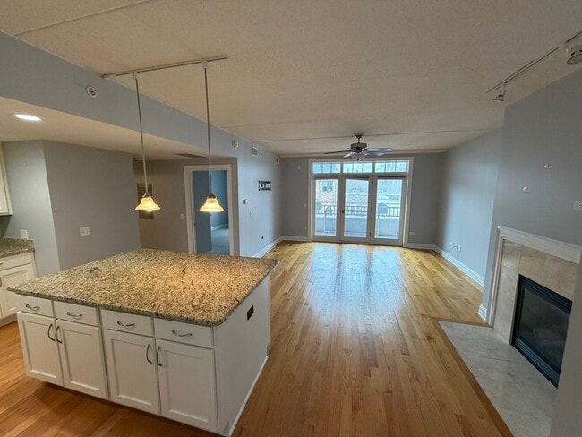 Building Photo - 310 S Main St