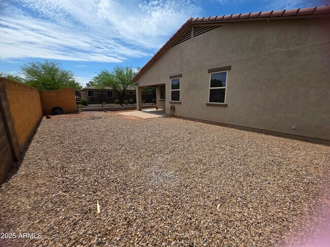 Building Photo - 42432 W Almira Dr