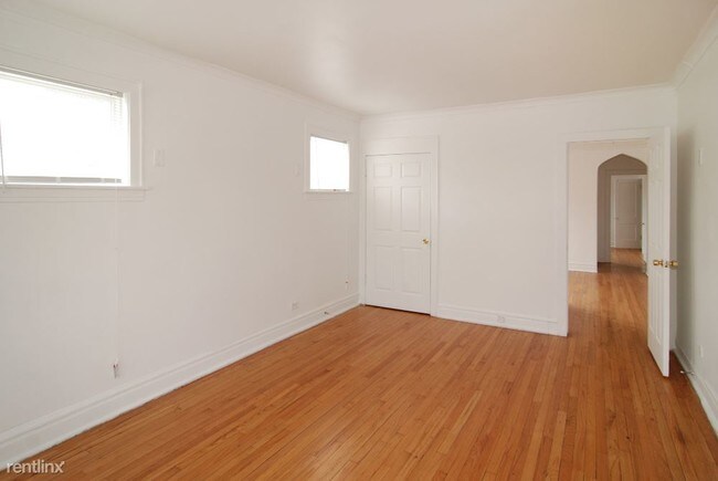 Building Photo - 5011 W Maypole Ave