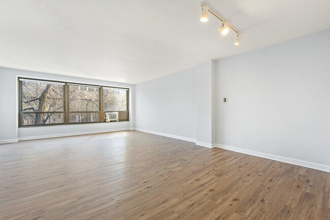 Foto del edificio - 5050 S East End Ave