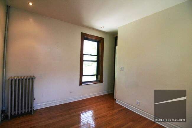 Building Photo - 860 Marcy Ave