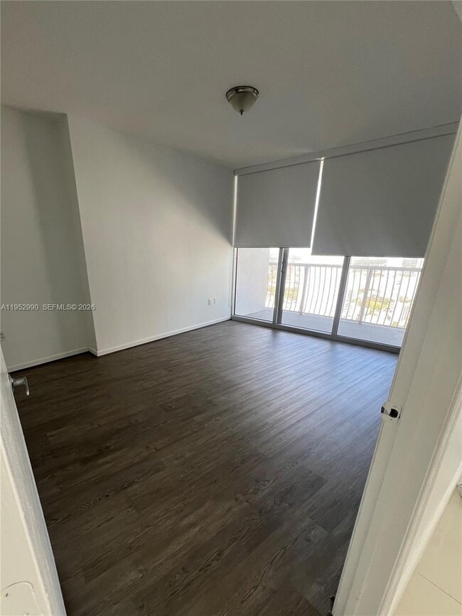 Building Photo - 1750 N Bayshore Dr