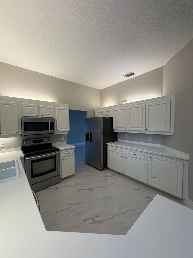 Foto del edificio - Welcome to your private Florida retreat in Lakeland!