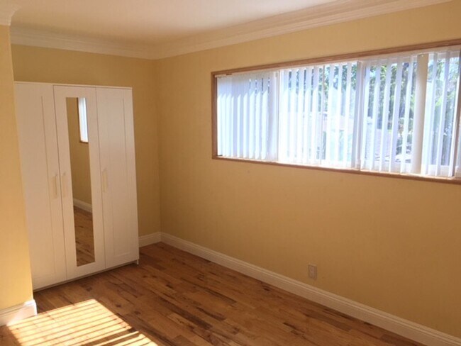 Foto del edificio - University Park Home! 4 Bedroom 2 Bath Att...