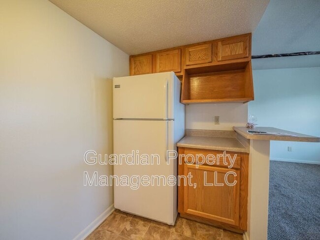 Building Photo - 1121 N College Dr