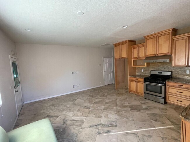 Building Photo - 495 Hassinger Rd