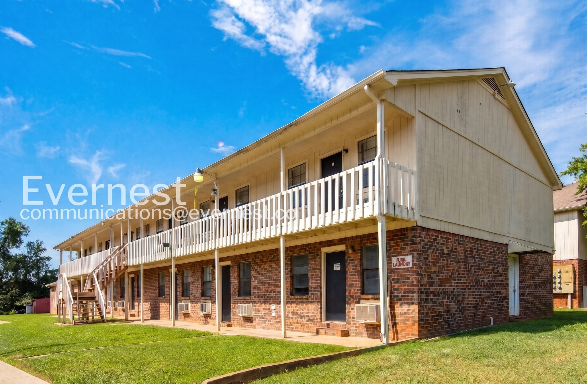 The Midtown Manor apartment community in Huntsville, Alabama