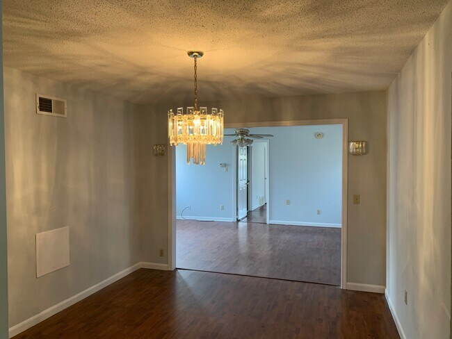 Building Photo - 311 E Shelby Dr