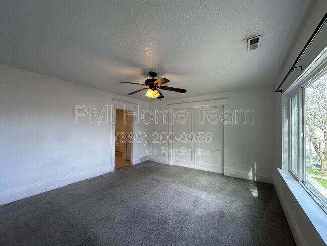Foto del edificio - 2833 Grant Ave