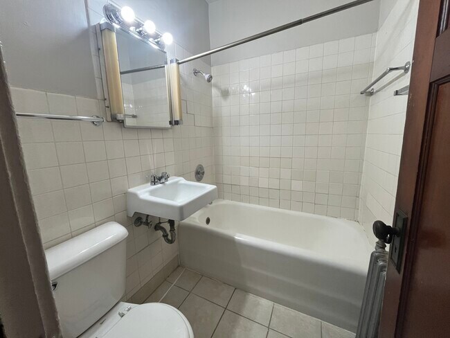 Foto del edificio - 5215 S Lake Dr
