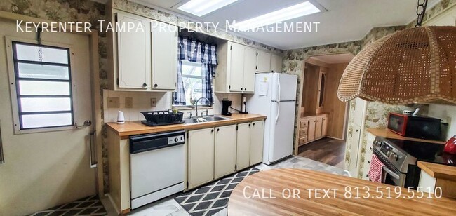 Building Photo - 2b/2b charming house - Move in Ready - Bri...