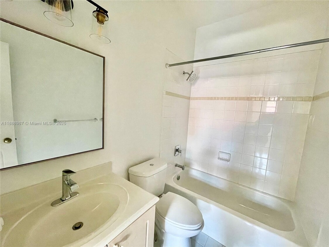 Foto del edificio - 3503 Merrick Ln
