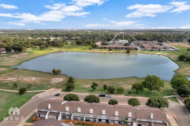 Foto del edificio - 3229 62nd St