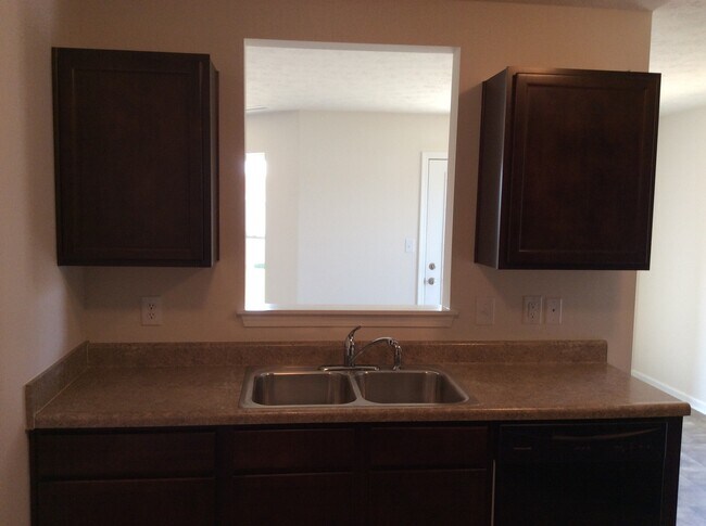 Foto del edificio - Columbus IN - 3 br with loft