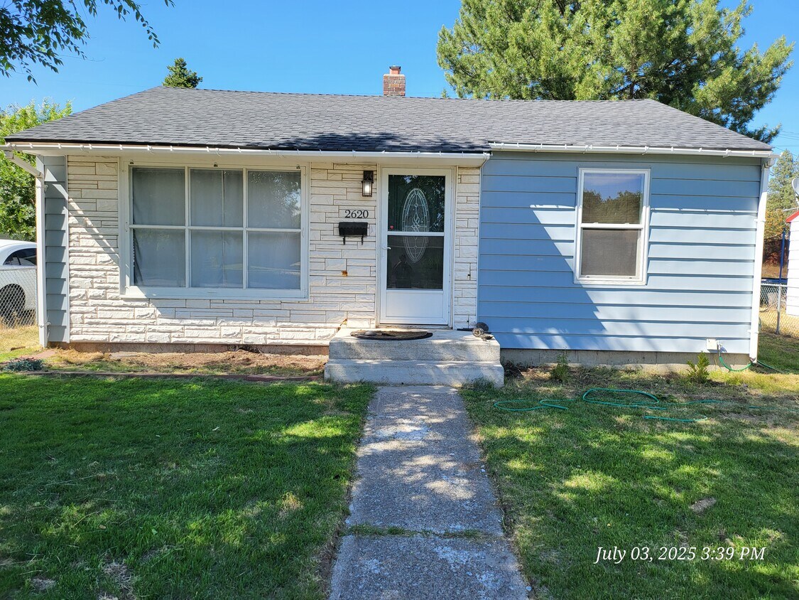 Primary Photo - 2620 W Midwick Ave