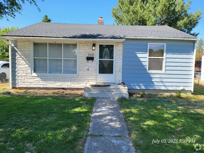 Building Photo - 2620 W Midwick Ave