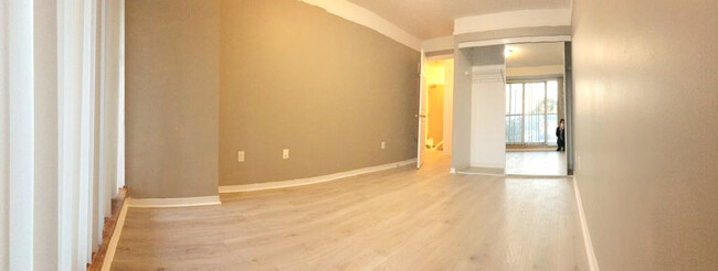 Building Photo - 909 Bay St