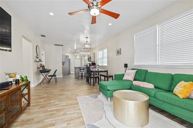 Foto del edificio - 3808 N Tampa St