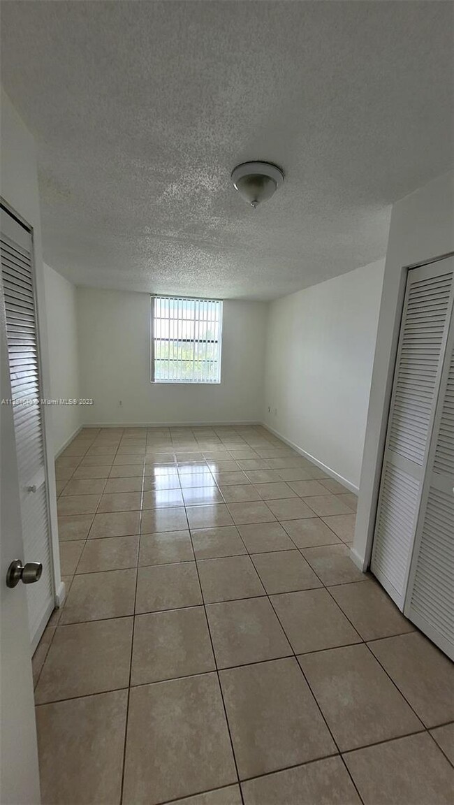 Foto del edificio - 9460 Fontainebleau Blvd
