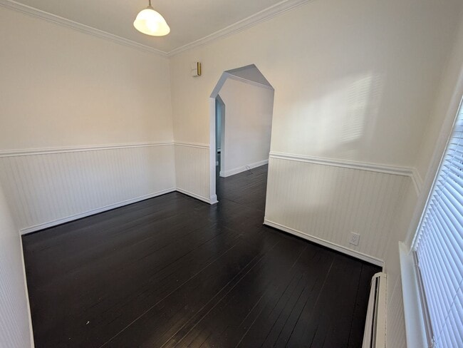 Building Photo - Charming Bungalow in Amazing Location