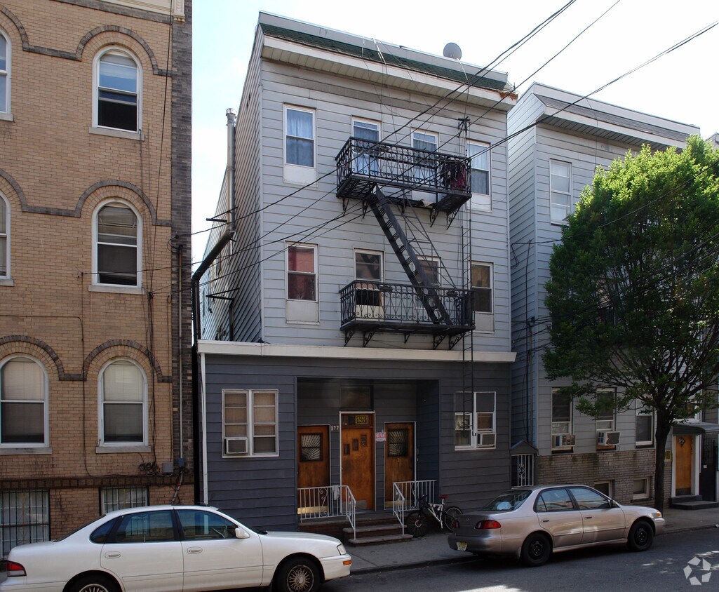 Foto del edificio - 377 E Kinney St