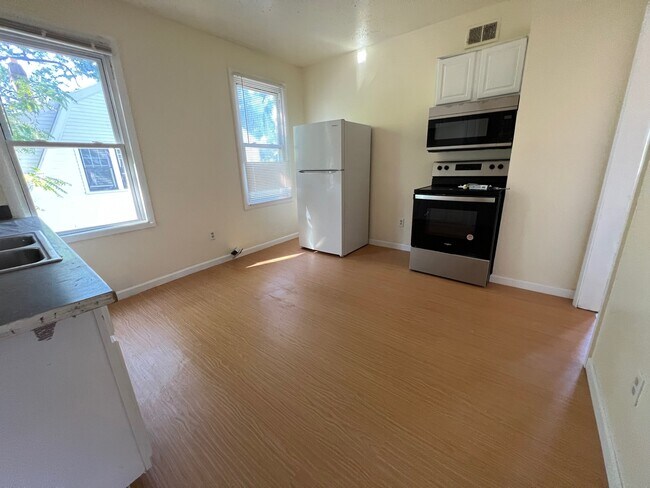 Building Photo - 99 Lounsbury Ave
