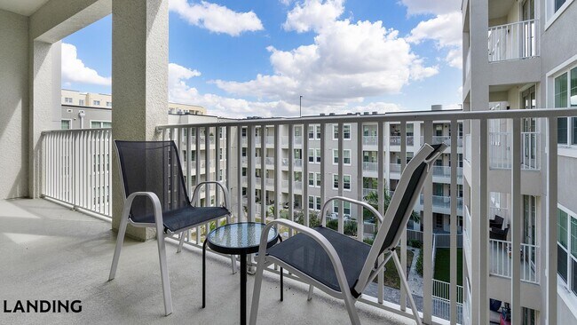 Foto del edificio - 2220 W First St