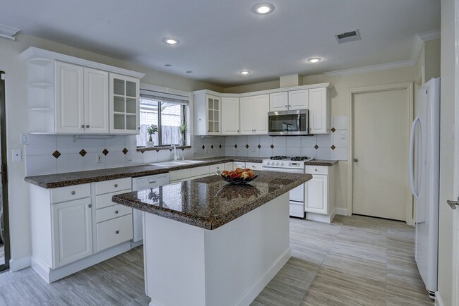 Building Photo - 13819 Starhill Ct