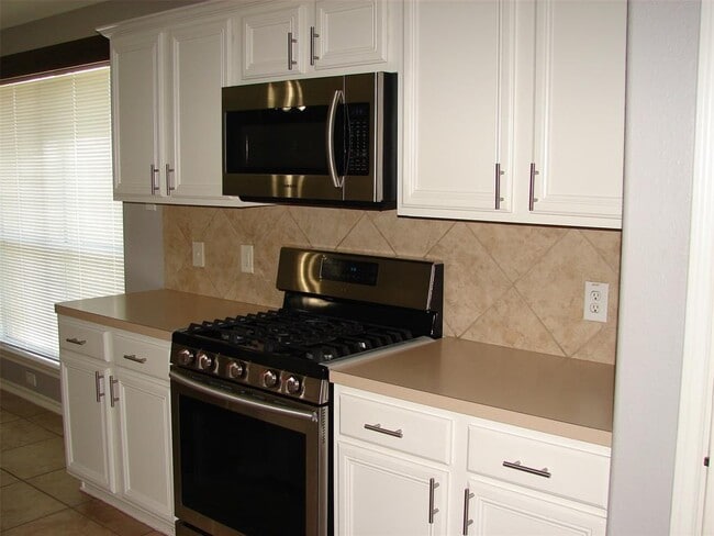 Building Photo - 8302 Coleus Ln