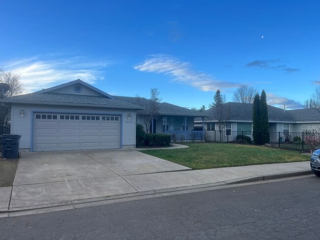 Building Photo - Nice 3 bedroom 2 bath home in North East M...