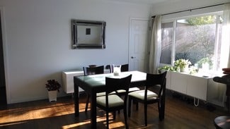 Building Photo - 914 Fonthill Ave