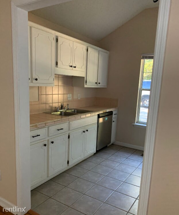 Foto del edificio - 2 br, 2 bath House - 1013 Fleetwood Dr