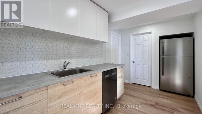 Building Photo - 1200 Greenwood Crescent