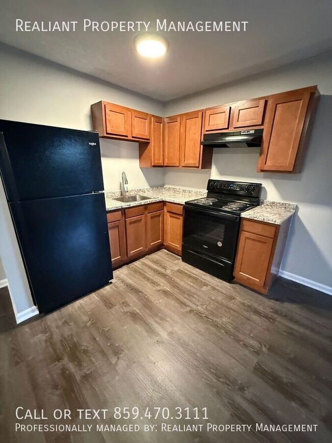 Building Photo - 2021 Cambridge Dr